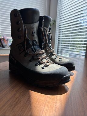 OG Schnee Men's Gray Hiking Boots with Black Accents